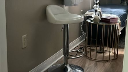 2 Retro Bar Stools