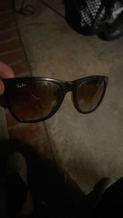 Ray ban’s sunglasses frame