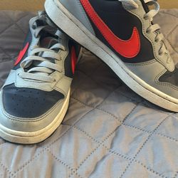 Youth 5.5 Nike