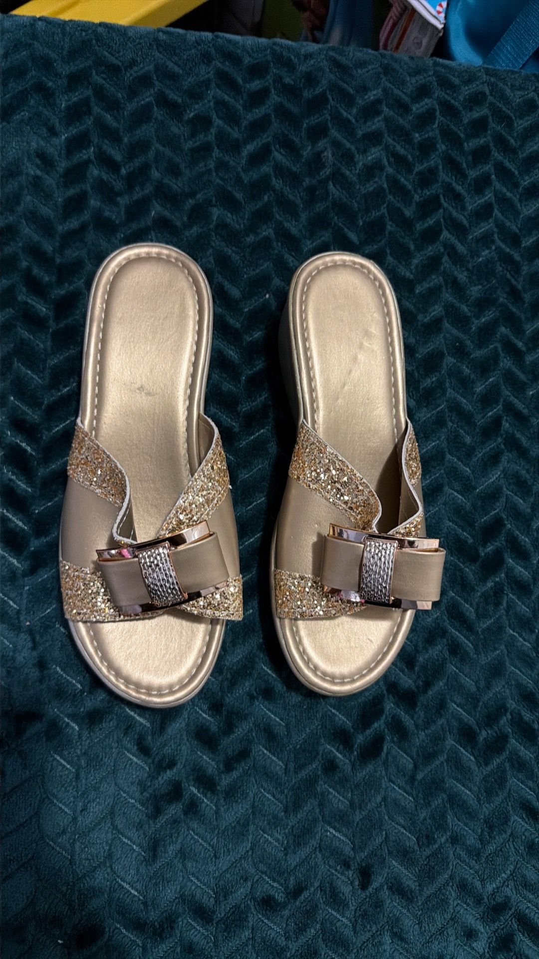 Gold wedges size 39
