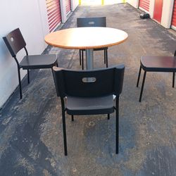 Round table with 4 chairs