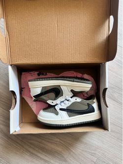 Size 8C jordan 1 low