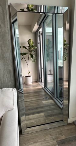 Floor or wall mirror