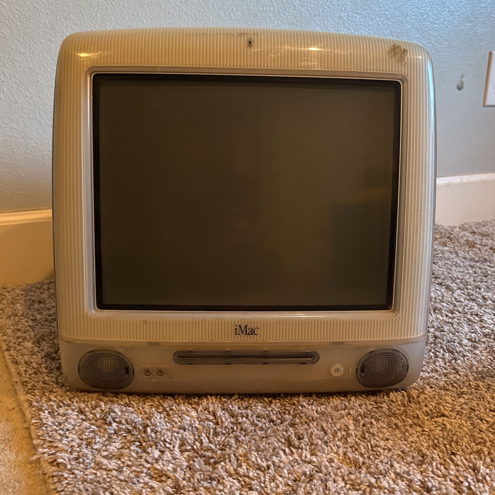Apple iMac G3 1998 (Turns On)