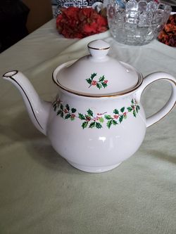 HOLIDAY TEA POT