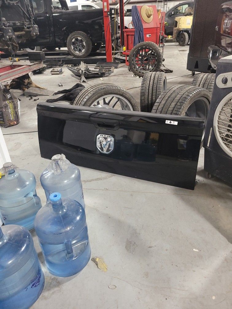 19-22 Ram 2500 Tailgate