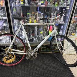 Lightweight Cannondale Bike – Needs Chain & Tire Repair – Great Project! 