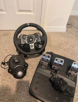 Logitech G920 Racing Wheel with Pedals and Shifter