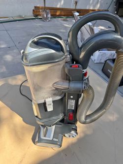 Shark Lift-Away Upright Vacuum – Model UV440-26