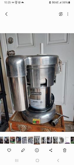 UNIWORLD COMMERCIAL JUICER MODEL # UJC-750E IN EXCELLENT WORKING CONDITION