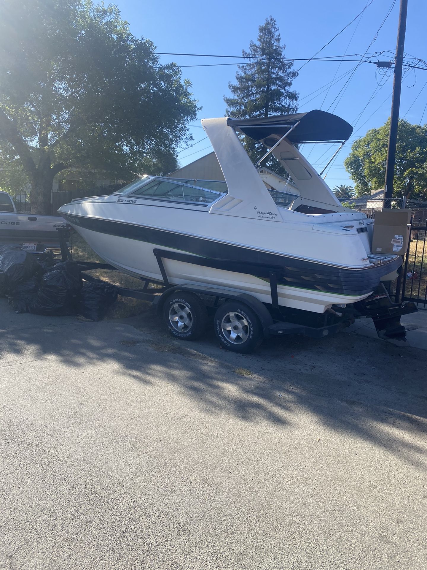 Photo Cuddly Cabin 18 Boat And Trailer
