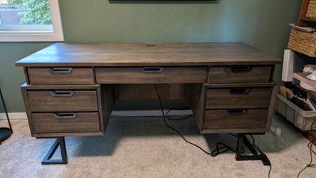 Beautiful Hardwood Desk 🤩