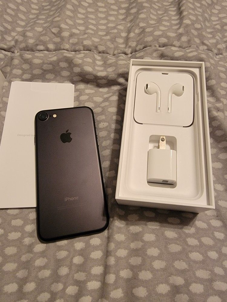 iphone 7 (Icloud Locked)