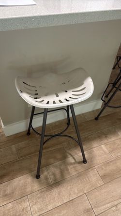 3 barstools