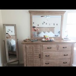 Bedroom Furniture Set