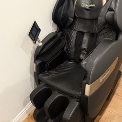 2022 Real Relax Massage Chair -  Black (Great condition)