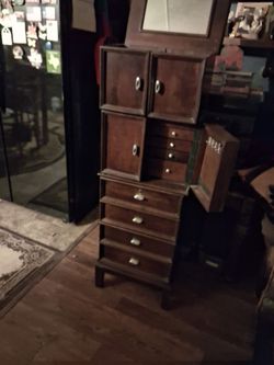 Jewelry box with key