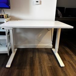 White Uplift Standing Desk