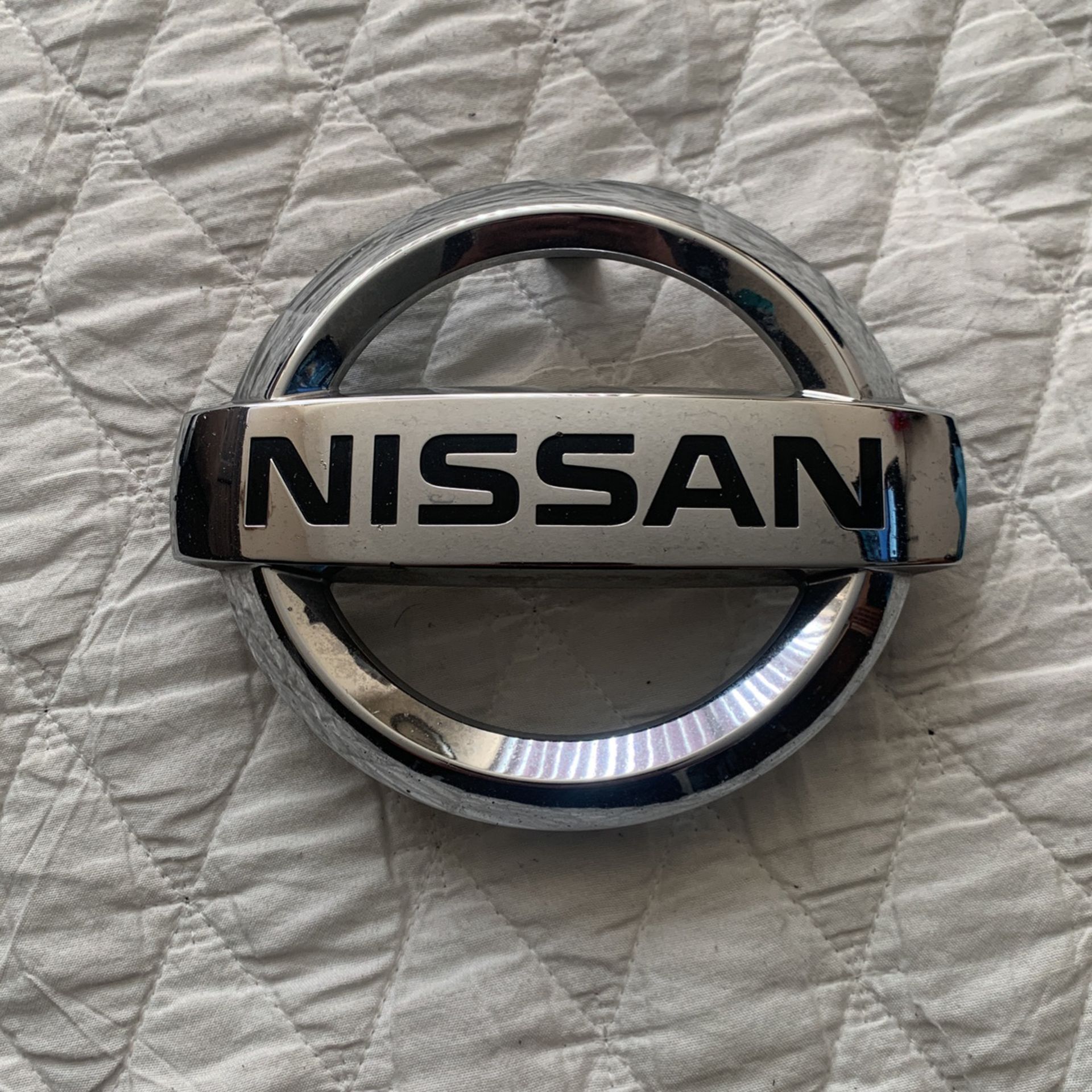 Nissan Altima Grill Logo 16,17,18