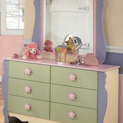 Bedroom Furniture Set (Bed, Dresser, Nightstand)