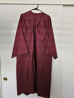 VVC Graduation Gown