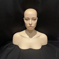 Mannequin Head 