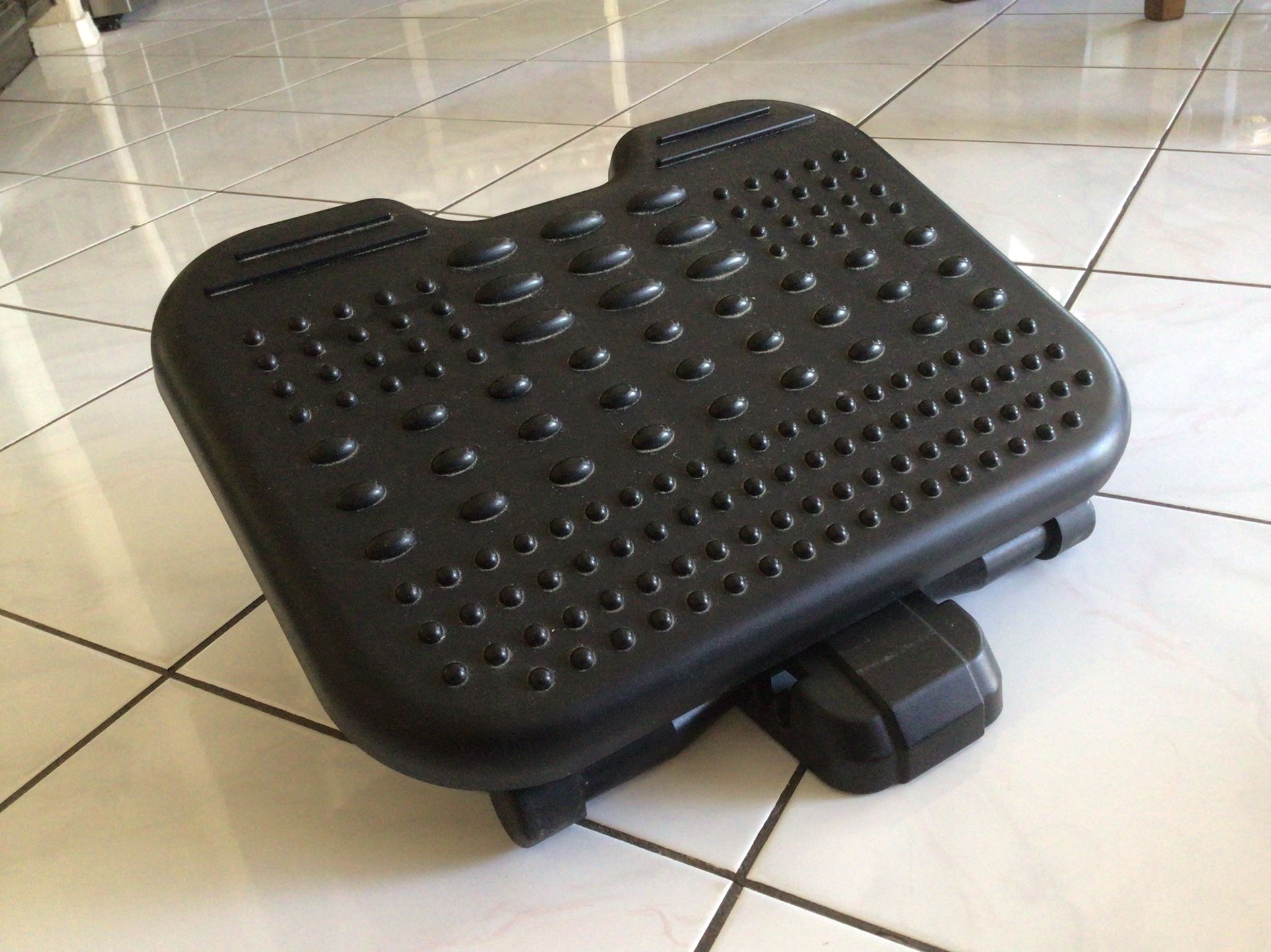 Kensington SoleMassage Adjustable Foot Rest