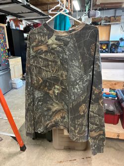 Camo sweatshirt and face mask