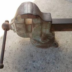 4-1/2"'Jaw Athol Bench Vise model 624_1/2 Made in USA