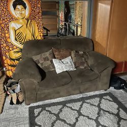 Slightly Use Excellent Condition 2 Love Seats And Couch 