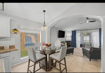Kitchen table and 4 chairs