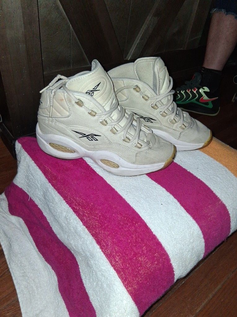 Reebok Unisex Beige Shoes