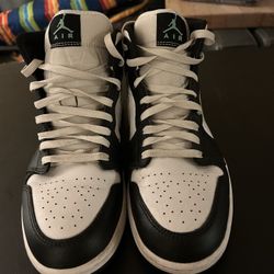 Air Jordan 1 Mid Green Glow Size 10.5 No Box