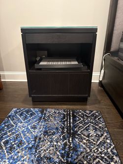 2 Matching Nightstands