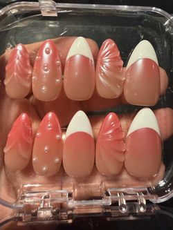 Press on nails