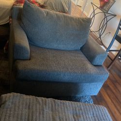 Small Mathis Coach 2 Years  No Pet Or Smoking 