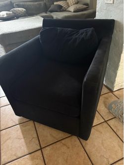 Black swivel chair