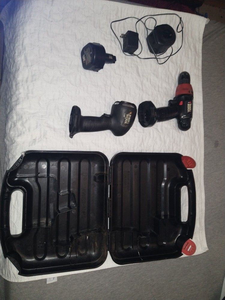 Black & Decker PS7200 7.2V Drill And Flash Light with Battery And Charger Works Great