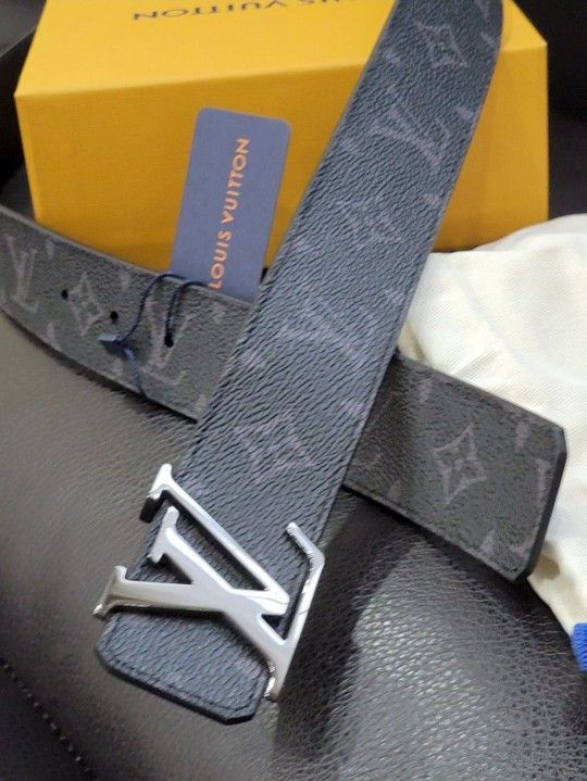 Louis Vuitton Belt Reversible Cognac/Navy Blue for Sale in New York, NY -  OfferUp