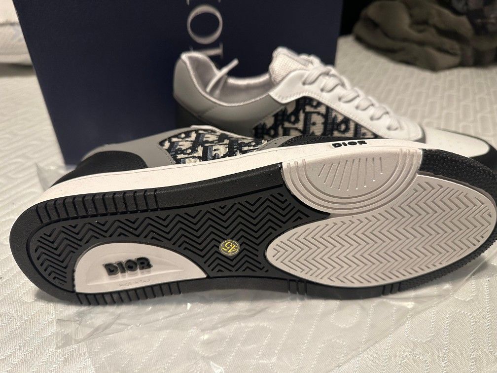 DESIGNER SHOES ( READ THE DESCRIPTION)