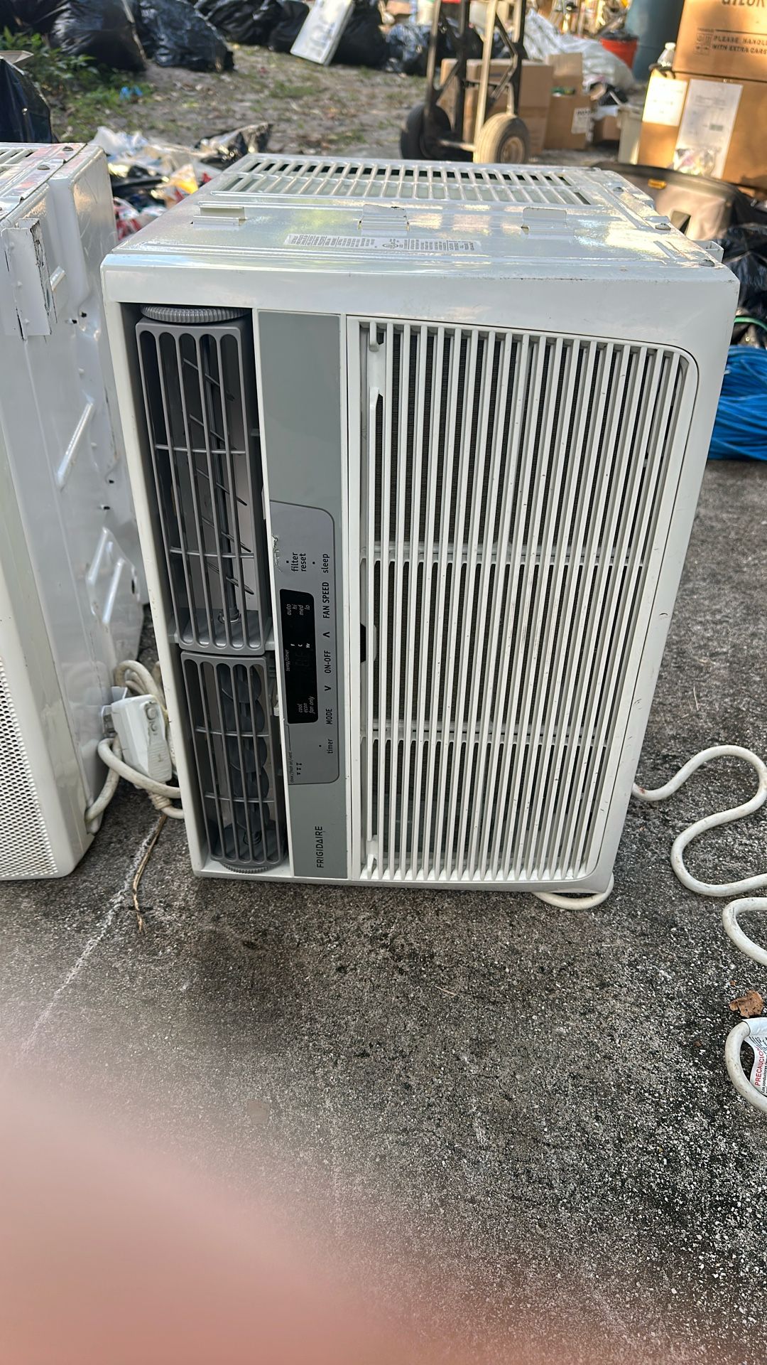 Ac Unit Frigidaire , White, BTU 12,000, 115 Volt