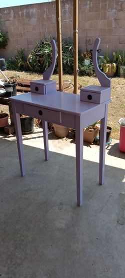 Little girls desk