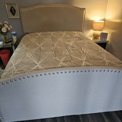 Like New Raymond And Flanigan Modern Bed Only Used For Guest Room 