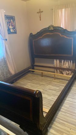 Cama queen de madera ,con colchones