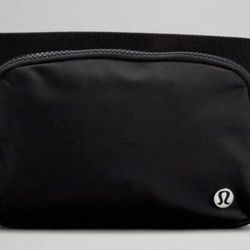 Lululemon Everywhere Belt Bag