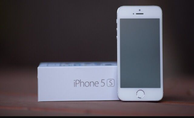 iPhone 5s unlocked with box