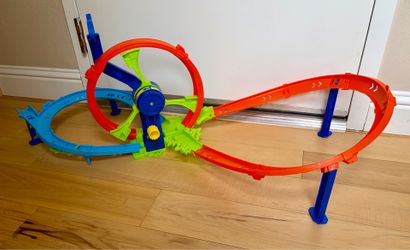 Hot wheels launch and loop playset