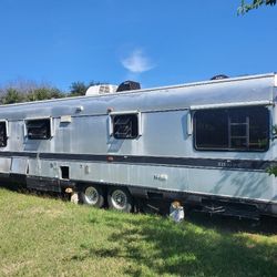 Silver Streak Travel Trailer *Gutted* 