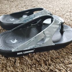 Reel Legends Sandals Women 11/ MEN 9 for Sale in Odessa, FL - OfferUp