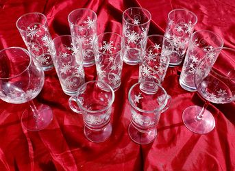 SNOWFLAFE holiday glassware